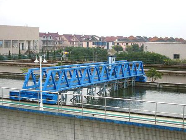 橋式吸泥機(jī)